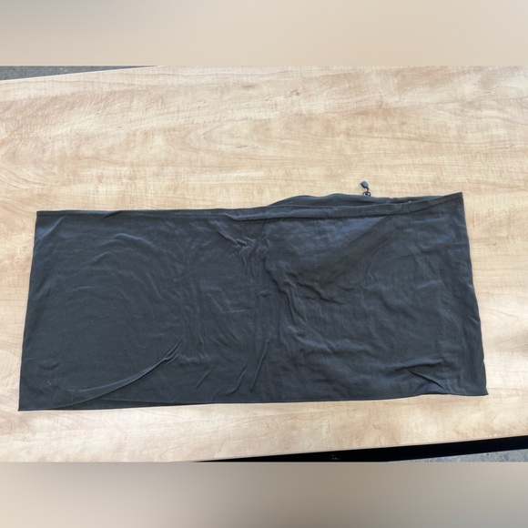 BEYOND YOGA Black Pocket Infinity Soft Scarf EUC - Picture 5 of 8
